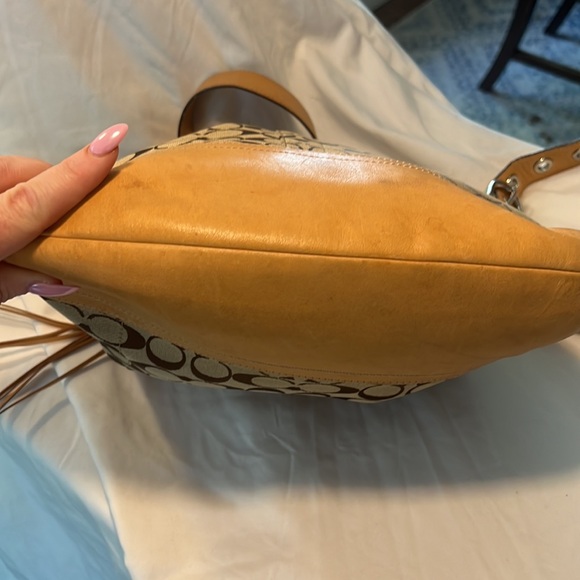 Vintage Coach Crossbody bag. - Picture 3 of 12